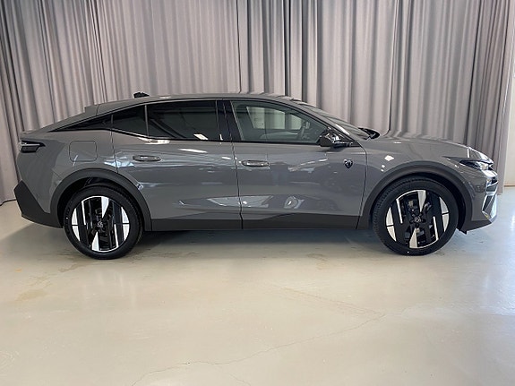 Peugeot 408 2 of 14