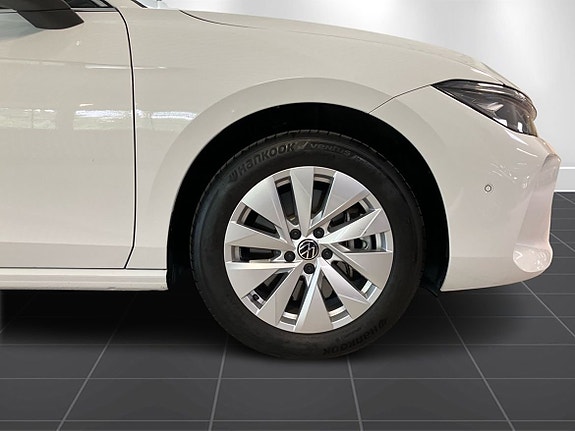 Volkswagen Passat 9 of 22