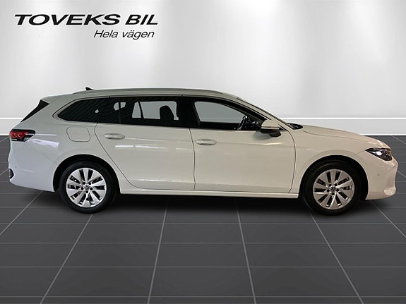 Volkswagen Passat 2 of 5