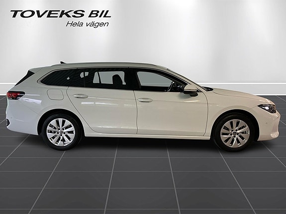 Volkswagen Passat 2 of 5