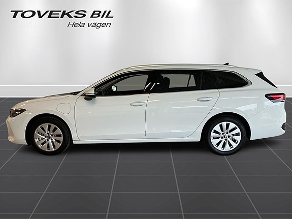 Volkswagen Passat 6 of 22