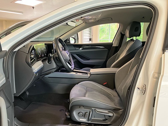 Volkswagen Passat 10 of 22