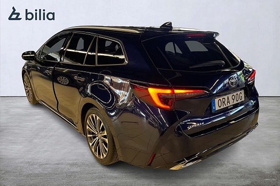 Toyota Corolla 2 of 5