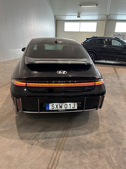 Hyundai Ioniq 6 2 of 8