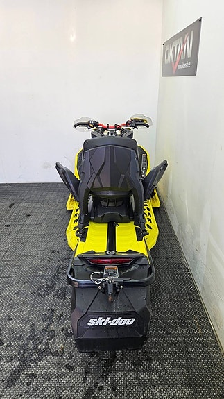Ski-Doo MXZ X-RS 850 E-TEC 5 of 6