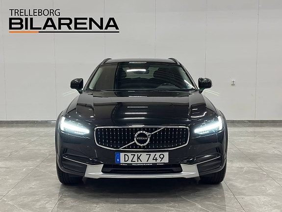 Volvo V90 Cross Country 3 of 5