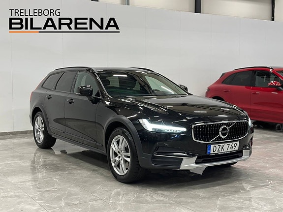 Volvo V90 Cross Country 2 of 5