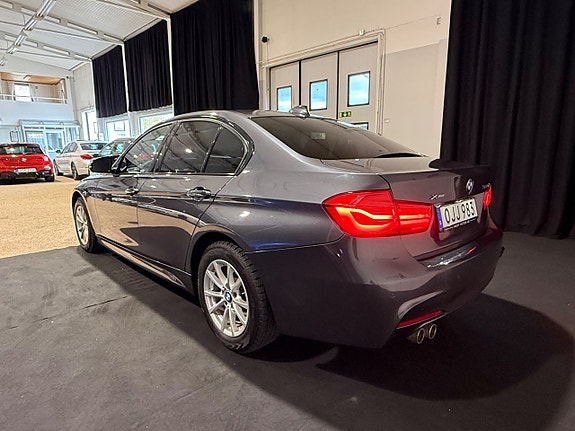 BMW 320d 3 of 5