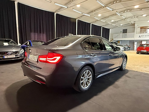 BMW 320d 4 of 5