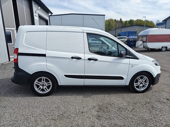 Ford Transit Courier 3 of 5