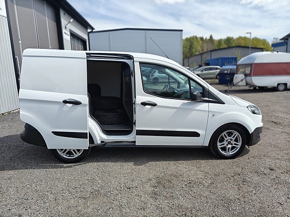 Ford Transit Courier 4 of 5