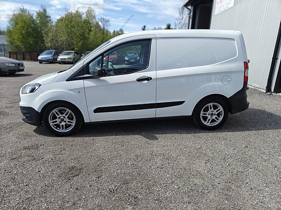 Ford Transit Courier 5 of 5