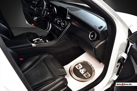 Mercedes-Benz GLC300 de 13 of 24