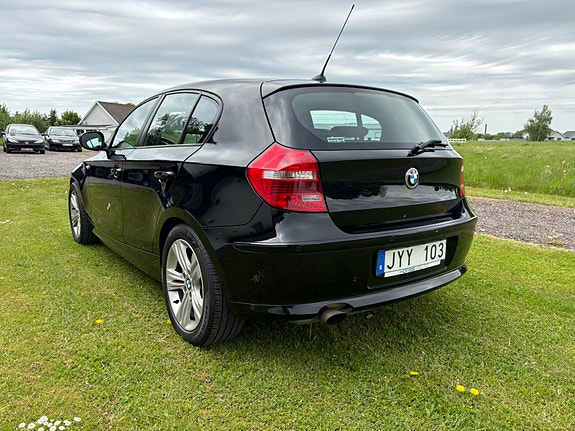 BMW 116i 3 of 5