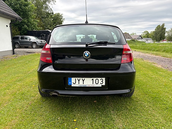 BMW 116i 4 of 5