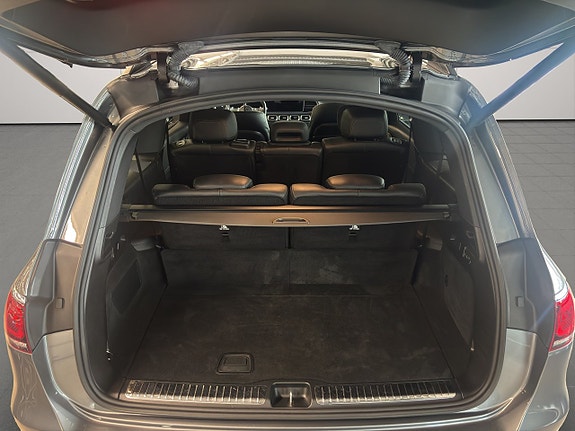 Mercedes-Benz GLS63 27 of 28