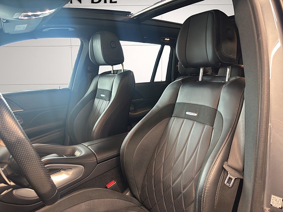 Mercedes-Benz GLS63 10 of 28