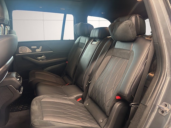 Mercedes-Benz GLS63 13 of 28