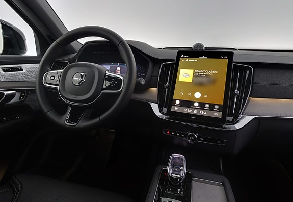 Volvo XC90 8 of 30