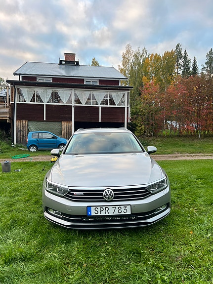 Volkswagen Passat 2 of 5