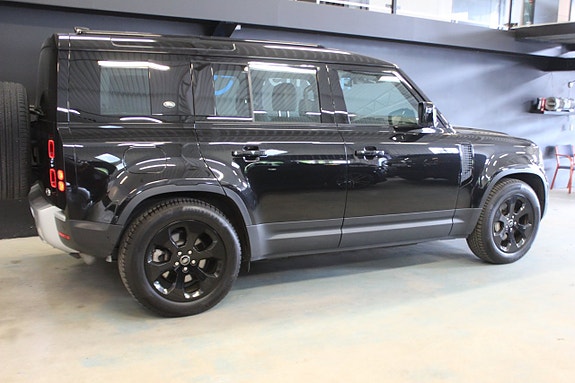 Land Rover Defender 110 3 of 5