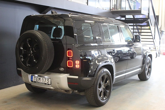 Land Rover Defender 110 4 of 5