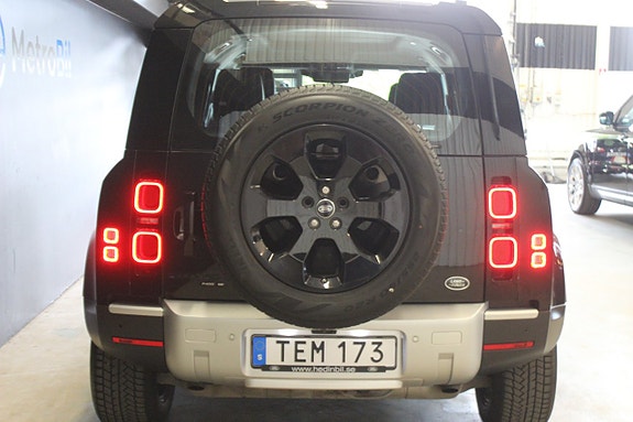 Land Rover Defender 110 5 of 5