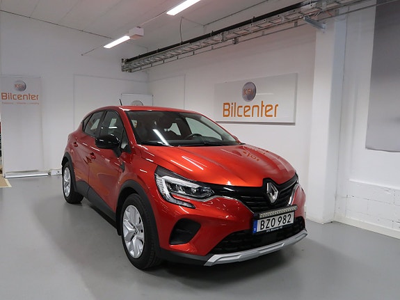 Renault Captur 3 of 5