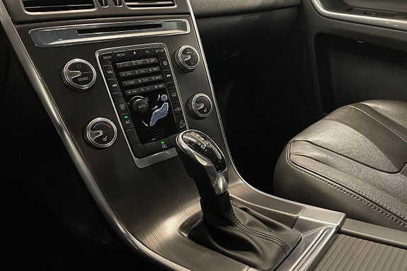 Volvo XC60 14 of 25