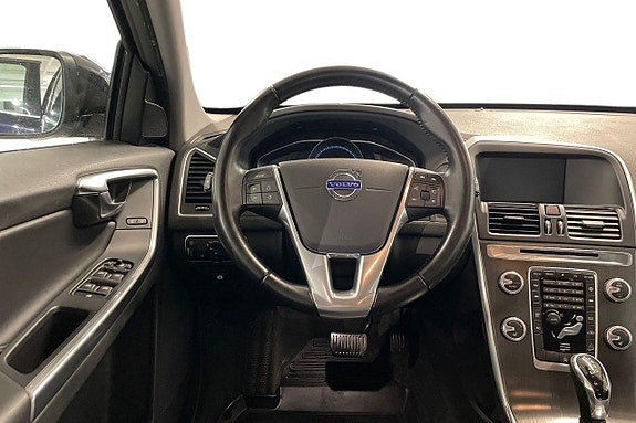 Volvo XC60 11 of 25