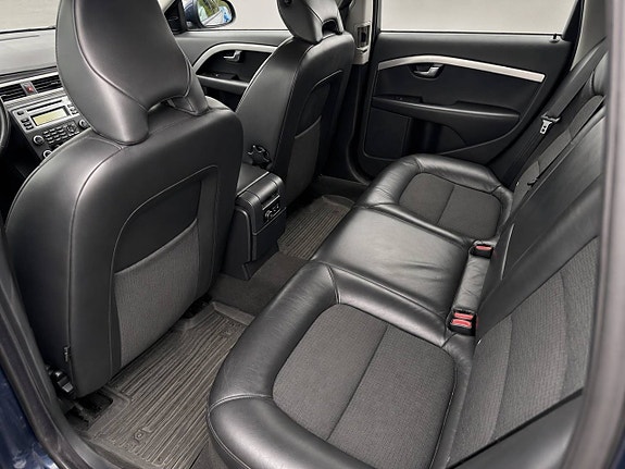 Volvo V70 7 of 13