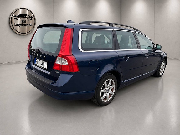 Volvo V70 2 of 5