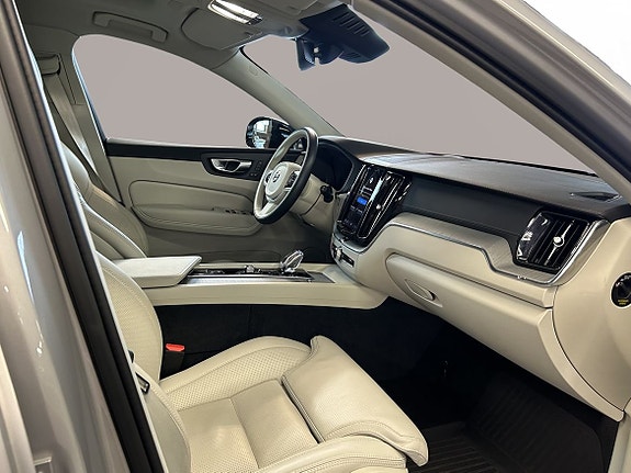Volvo XC60 10 of 17