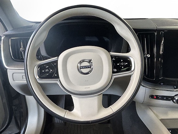 Volvo XC60 13 of 17