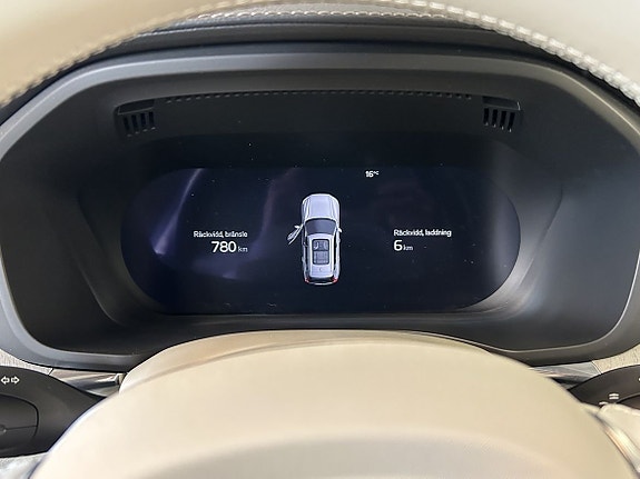 Volvo XC60 12 of 17
