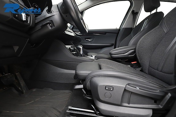 BMW 225xe 5 of 5