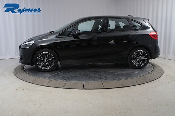 BMW 225xe 3 of 5
