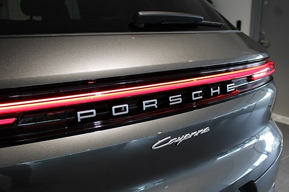 Porsche Cayenne 3 of 5