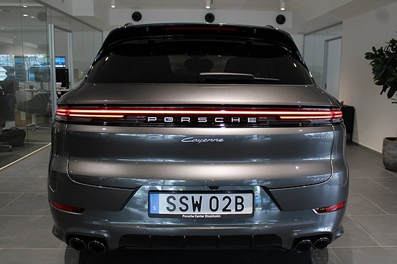 Porsche Cayenne 5 of 5