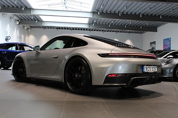 Porsche 911 Carrera GTS 2 of 5