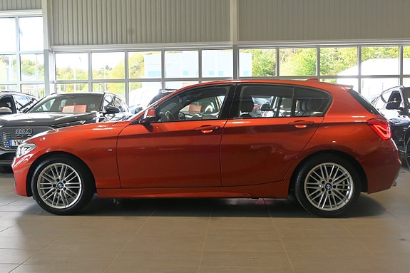 BMW 118i 2 of 5