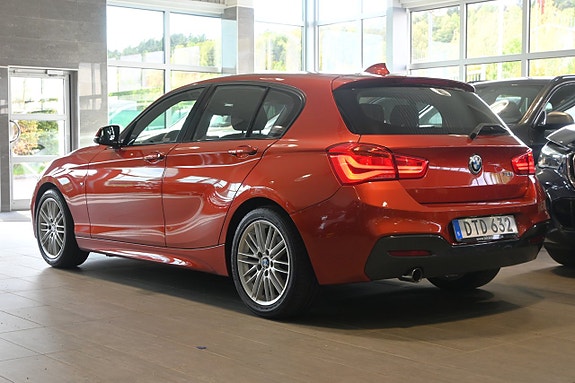 BMW 118i 3 of 5