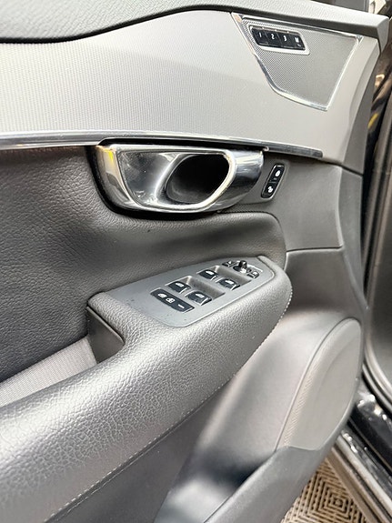 Volvo XC90 9 of 15