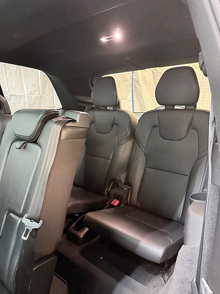 Volvo XC90 7 of 15