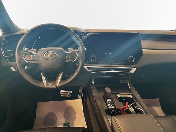 Lexus RX500h 8 of 12