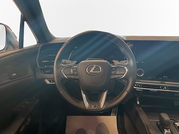 Lexus RX500h 9 of 12