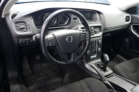 Volvo V40 11 of 17