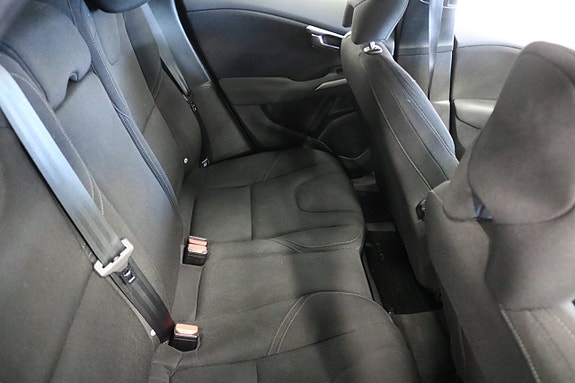 Volvo V40 9 of 17