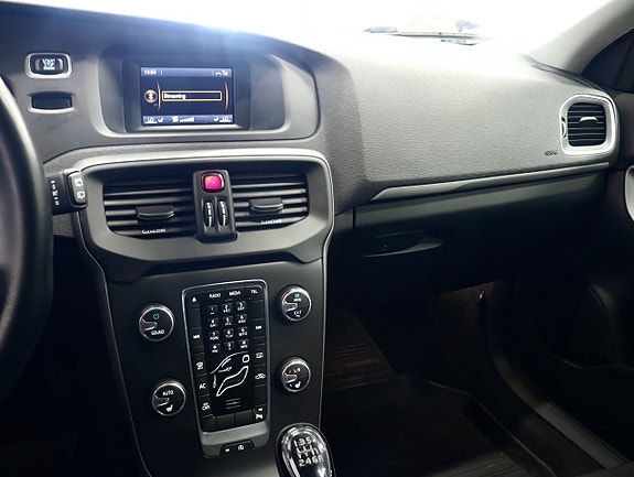Volvo V40 14 of 17