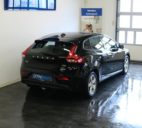 Volvo V40 2 of 17